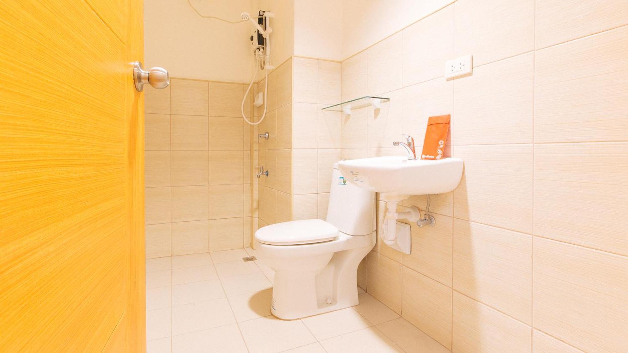 Reddoorz Plus At Alpina Heights Paranaque Paranaque City Exterior photo