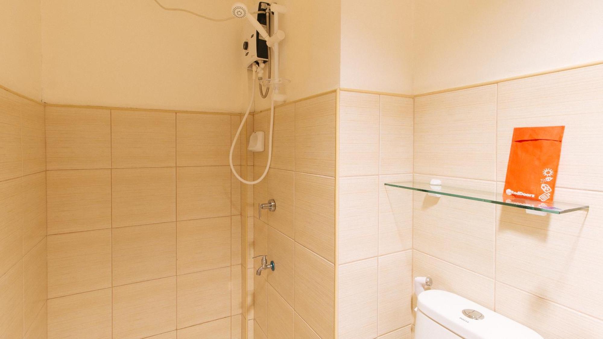 Reddoorz Plus At Alpina Heights Paranaque Paranaque City Exterior photo