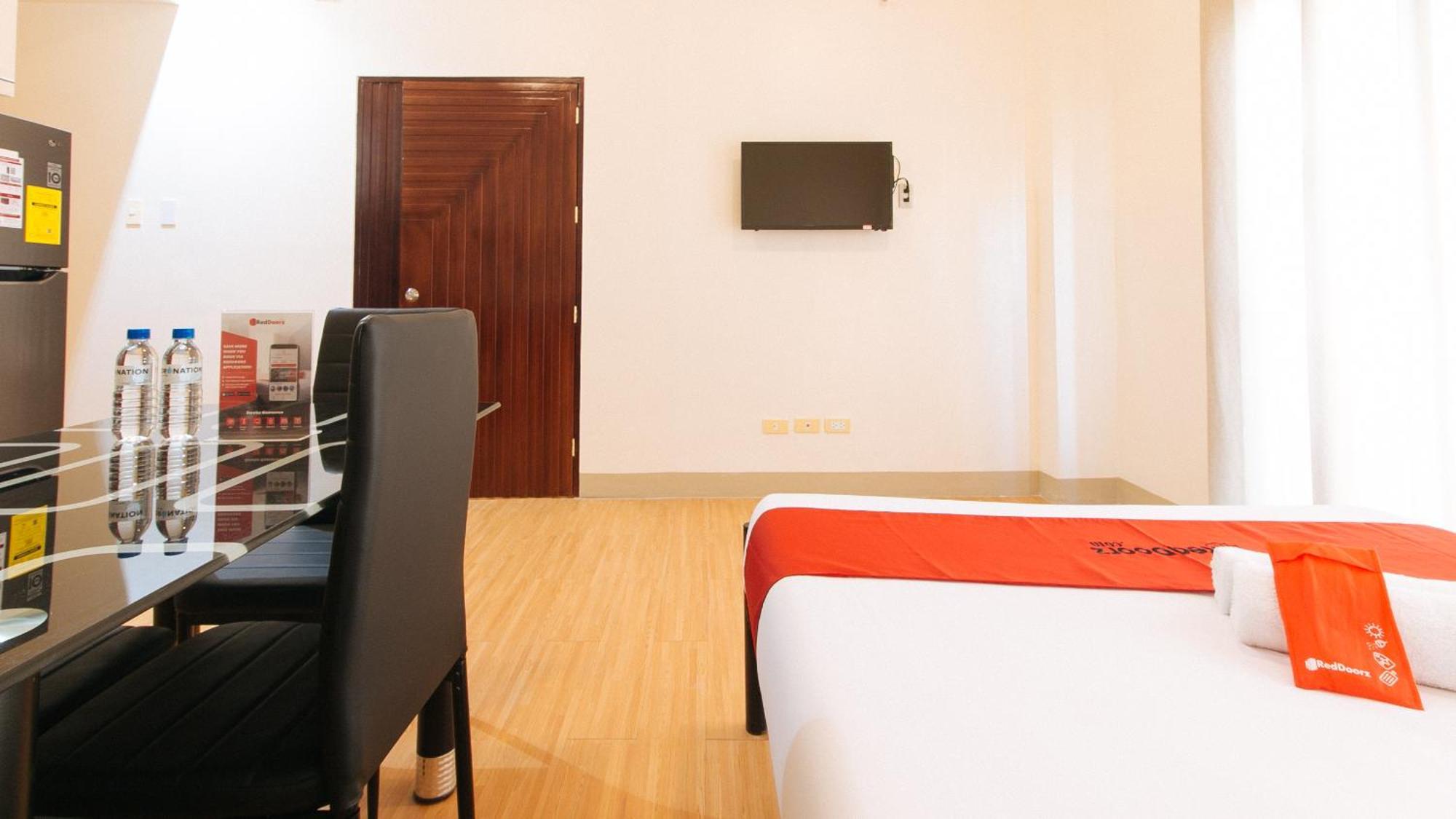 Reddoorz Plus At Alpina Heights Paranaque Paranaque City Exterior photo