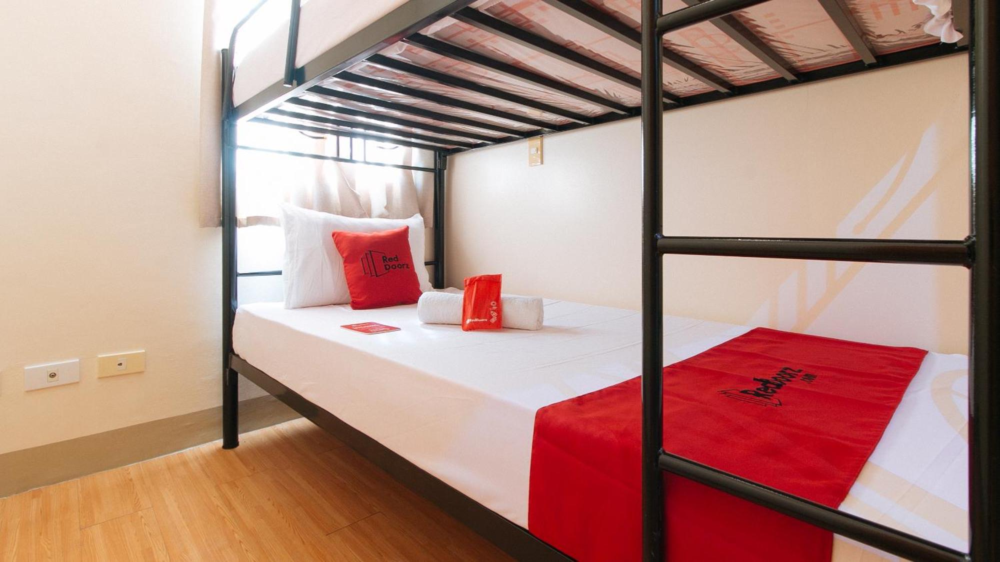 Reddoorz Plus At Alpina Heights Paranaque Paranaque City Exterior photo