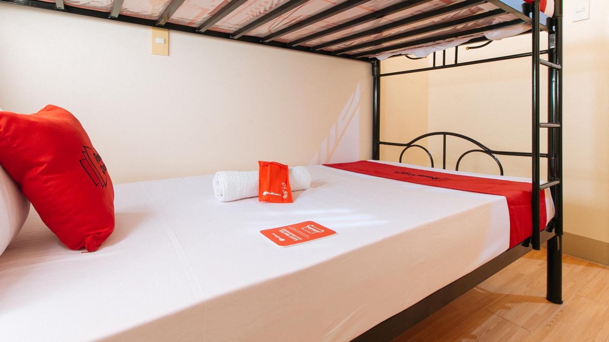 Reddoorz Plus At Alpina Heights Paranaque Paranaque City Exterior photo