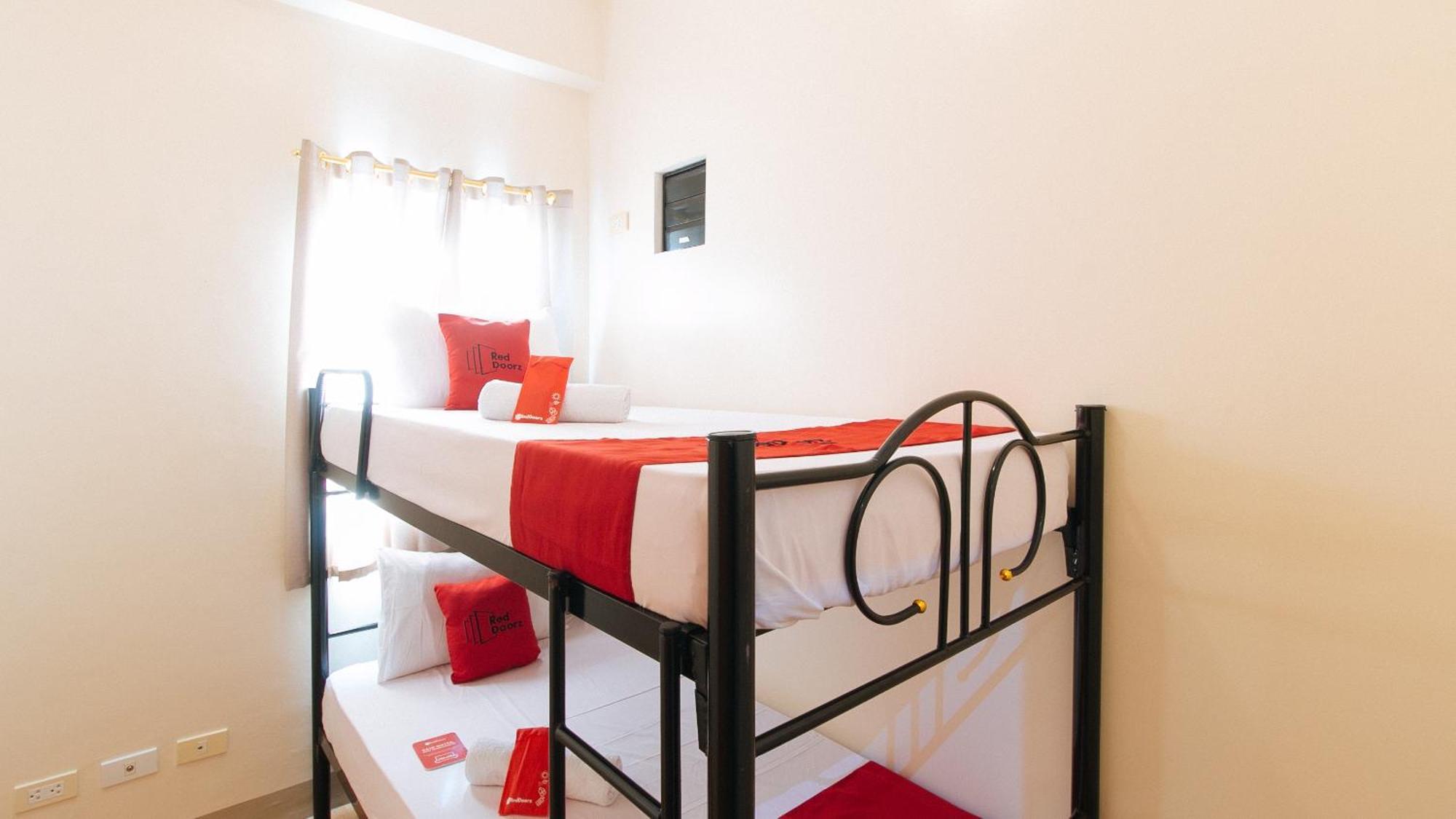 Reddoorz Plus At Alpina Heights Paranaque Paranaque City Exterior photo