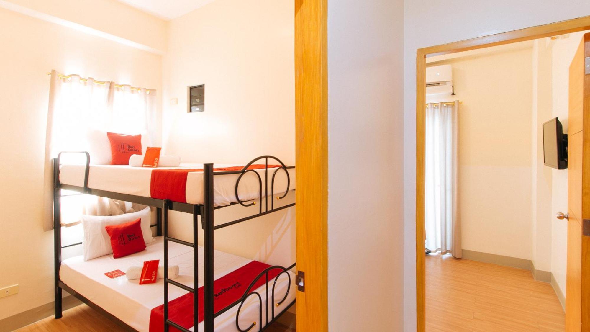 Reddoorz Plus At Alpina Heights Paranaque Paranaque City Exterior photo