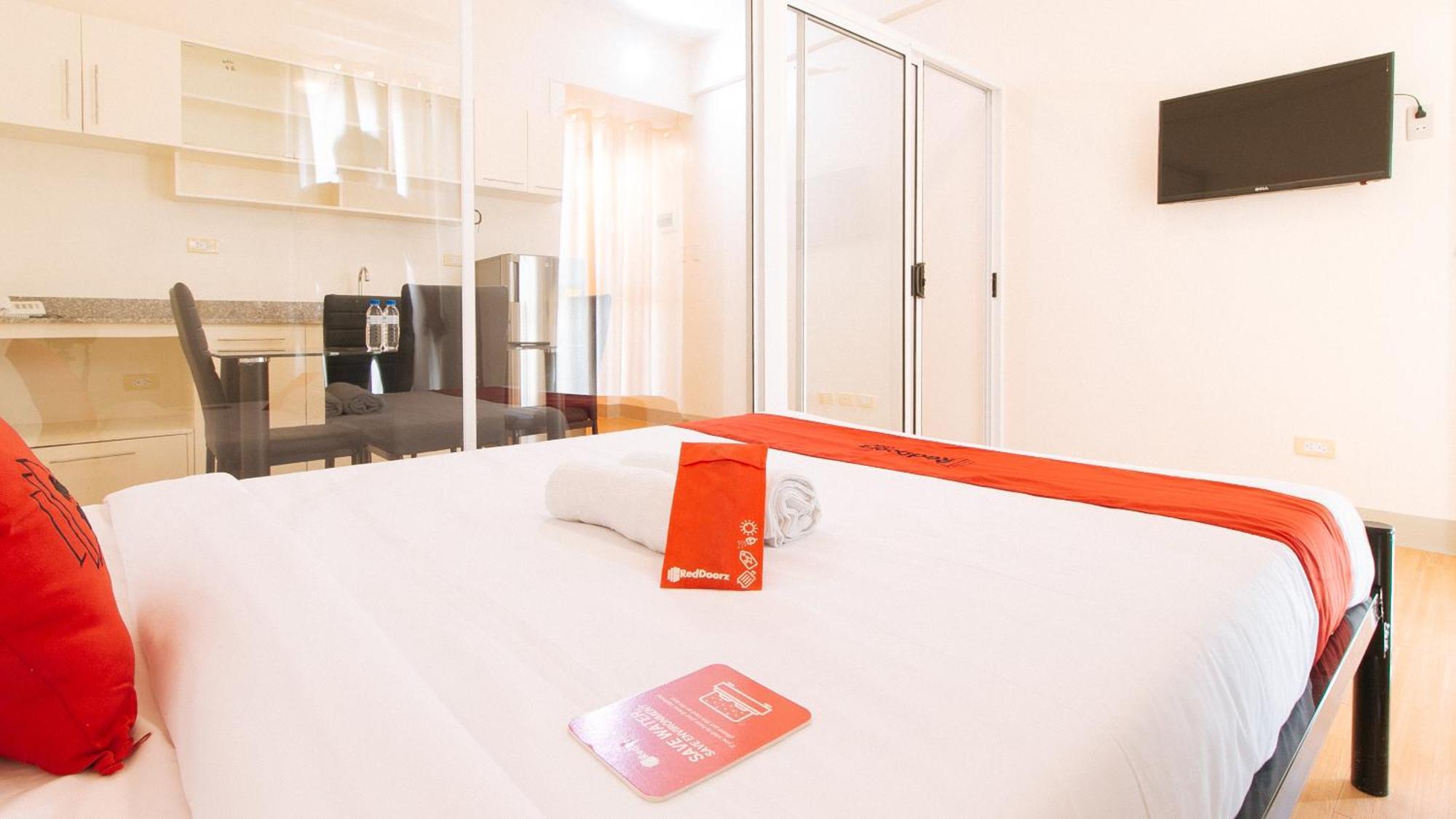 Reddoorz Plus At Alpina Heights Paranaque Paranaque City Exterior photo