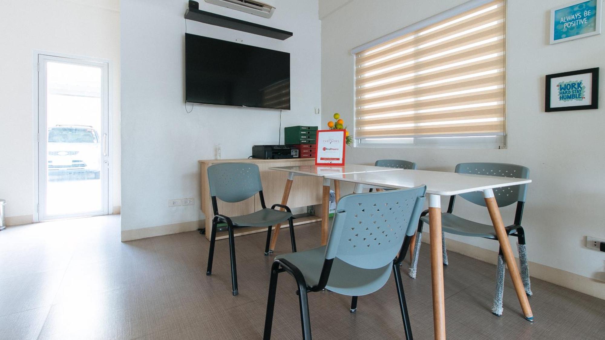 Reddoorz Plus At Alpina Heights Paranaque Paranaque City Exterior photo