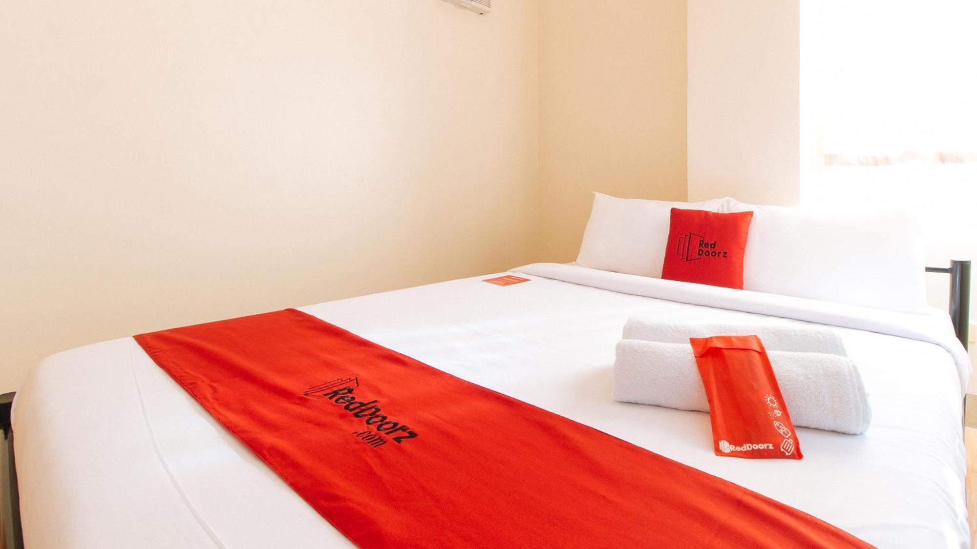 Reddoorz Plus At Alpina Heights Paranaque Paranaque City Exterior photo
